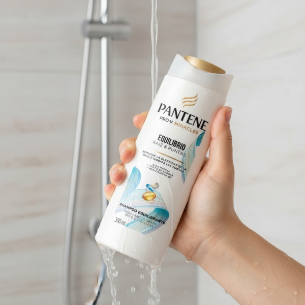 Pantene Pro V Miracle Shampoo Equilibrio Raíz Puntas 300 Ml - Imagen 3